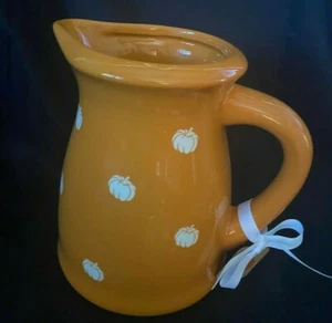 TERRAMOTO CERAMIC LARGE ORANGE PITCHER WHITE PUMPKINS AUTUMN HALLOWEEN 9" TALL - Picture 1 of 7