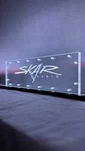 Cualquier texto o logotipo grabado: ventana de plexiglás de 15" x 5" de 3/4” de grosor para subcaja - Imagen 1 de 20