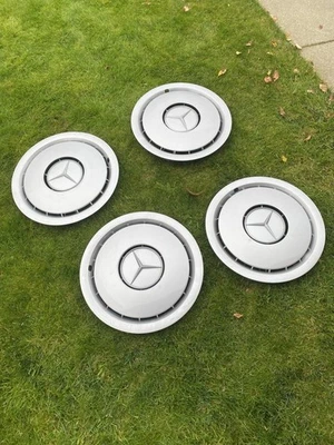 Juego x 4 Tapacubos Tapacubos Borde Rueda Mercedes-Benz W201 190E 14" 2014010324 Foto 1 de 4