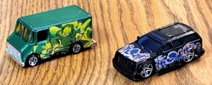 Vintage Hot Wheels 2002 Cadillac Escalade Lowrider & 1986 Van Disc Jocky Design - Foto 1 di 15