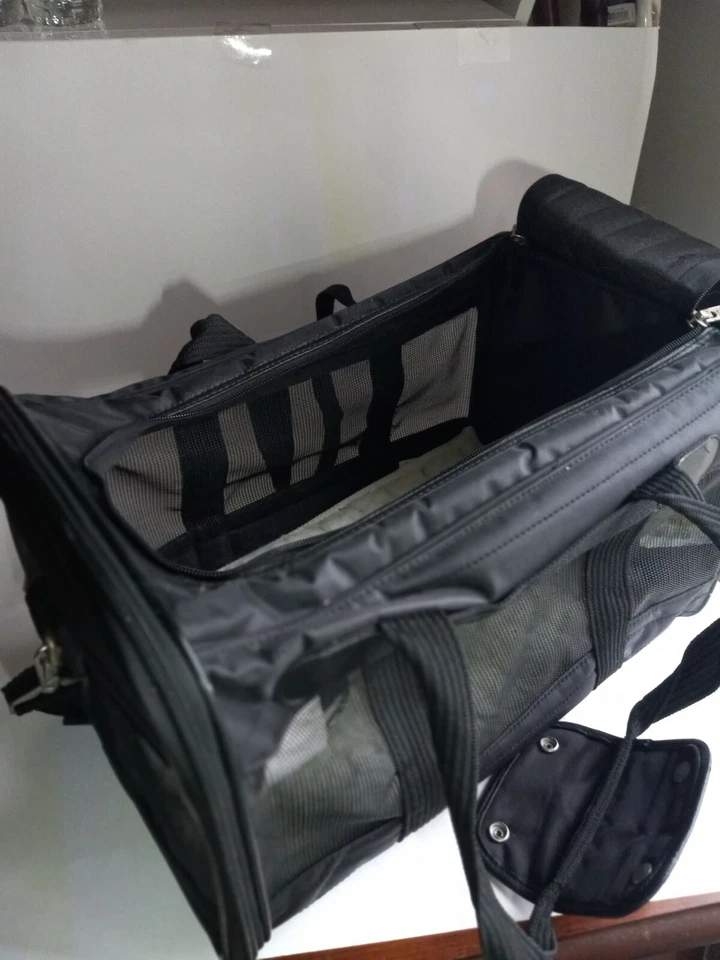 Porta mascotas, portadores de lados suaves para gatos y perros pequeños, cama acolchada de lana Foto 1 de 3