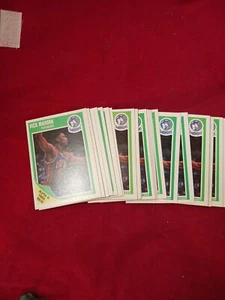 (44)  Fleer Rick Mahorn  Lot 1989 - Picture 1 of 2