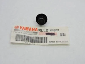 90119-06063 NOS Yamaha Fender Bolt With Washer FZR1000 FZ600 BW200 Y2232g - Picture 1 of 2