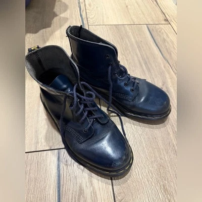Botas vintage Dr Martens azul marinho com cadarço tamanho 6.5 fabricadas na Inglaterra - Imagem 1 de 4