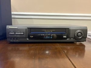 Panasonic PV-V4600 4-Head VHS Hi-Fi VCR - Tested and Working w/ Remote - Picture 1 of 6