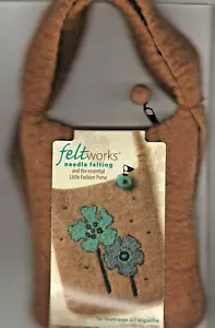 "FELT WORKS - PICCOLA BORSA MODA" - Kit Applique Feltro ad Ago di DIMENSIONI - Foto 1 di 2