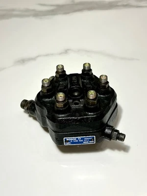 Mercedes Benz 280 R107 W116 W123 W460 Fuel Distributor 6 Zyl 0438100011 Bosch - Image 1 of 4