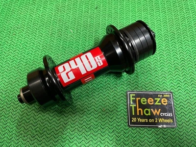 Buje trasero de una sola velocidad DT Swiss 240s, 32H 135 mm, bloqueo central, rodamientos sellados, QR Foto 1 de 4