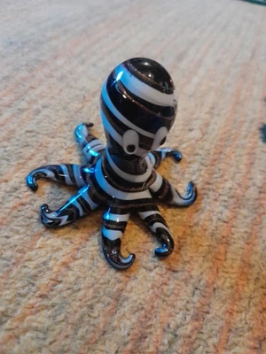 octopus glass paperweight - Image 1 of 2