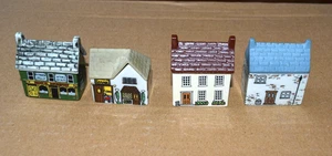 Menge 4 Wade Whimsey England Miniatur Porzellan Häuser #1 #2 #11 #6 - Bild 1 von 6