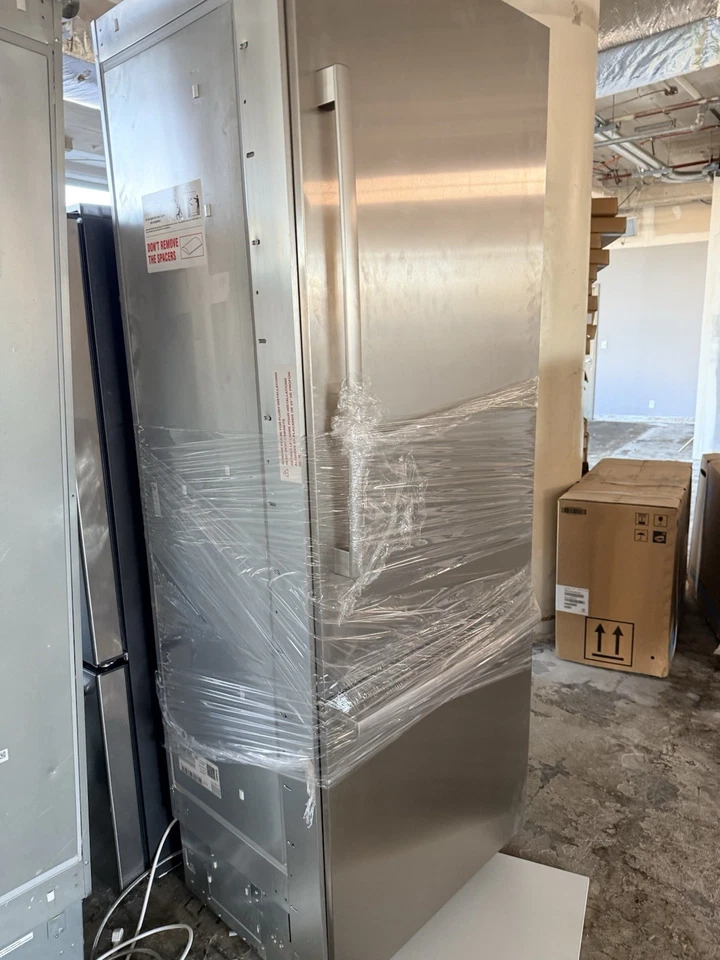 NIB Bosch Benchmark Series B30BB935SS 30" Built-In Bottom Mount Refrigerator - Image 1 of 4