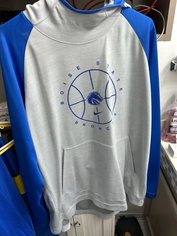 Boise State Broncos basketball Nike sweatshirt - size 3XL Cover