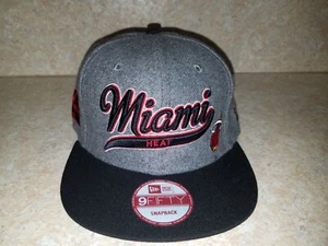 Totalmente Nuevo Dead Stock Miami Heat 9FIFTY Nueva Era Gorra Sombrero Gris Negro Ala plana - Imagen 1 de 8