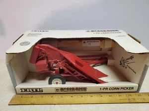 Toy Ertl nternational McCormick  1 PR Corn Picker Ertl Box /1990 #666 - Picture 1 of 10