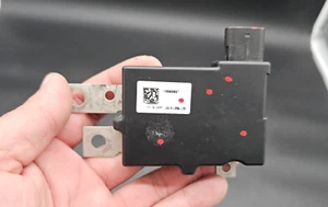 2014 - 2019 Chevrolet Malibu / Impala 2.5L Fusebox Auto Start / Stop Module OEM - Picture 1 of 9