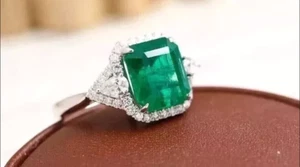 Anillo de compromiso con halo de diamantes y esmeraldas creado en laboratorio de 4,00 quilates acabado en oro blanco de 14 k - Imagen 1 de 2