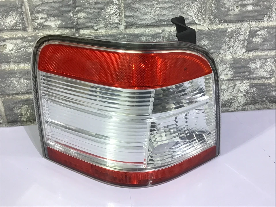 Luz trasera izquierda Ford Taurus X 2008 2009 (lado del conductor) con bombillas, fabricante original, completa Foto 1 de 4