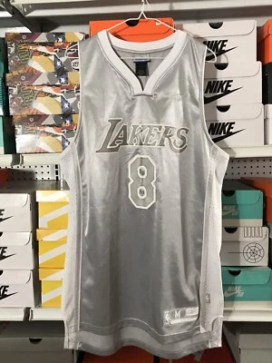 Camiseta Reebok NBA Los Angeles Lakers Kobe Bryant No #8 média prata branca cinza  - Imagem 1 de 4