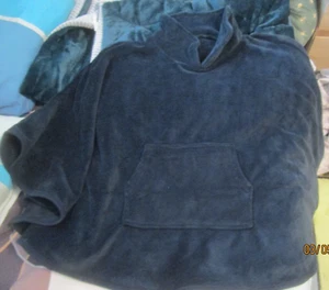 Damen Poncho in dunkelblau - Bild 1 von 1