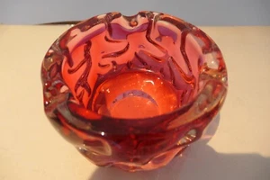 1960er WHITEFRIARS 12 CM BREIT + 7,3 CM HOCH KNOBBLEY DEKOR CRANBERRY GLAS ASCHENBECHER - Bild 1 von 15