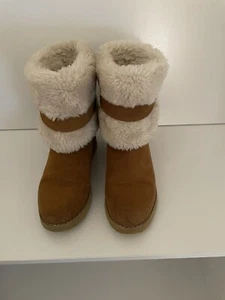 Lands End Fleece Lined Tan Suede Boots Size 6 1/2 - Picture 1 of 9