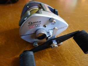 Mulinello da Pesca Vintage Quantum 1310-MG Dyna-Mag Bait Casting DB - Foto 1 di 20