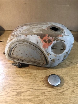 Honda Cl72 1962 tanque de combustible OEM con tapa y piezas Petcock #17500-273-000 Foto 1 de 4