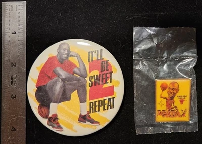 Lote de botones Michael Jordan años 90 (x2) excelente estado Sweet Repeat Bulls Foto 1 de 2