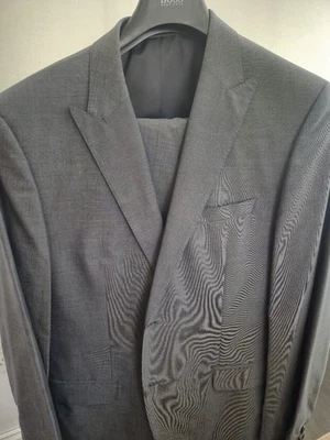 NWT Men's HUGO BOSS Designer Queen Sharp Suit Size 44R Navy Cotton Silk - Image 1 of 4