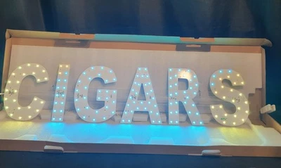 Letrero CIGARS Luz LED Deletreada 32" x 8" Configuración Multicolor Colgante Enchufe de Cadena Foto 1 de 4
