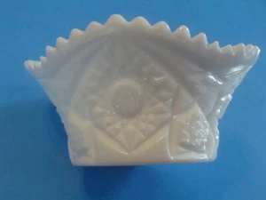 CUENCO DE VIDRIO DE LECHE CON BORDE DE DIENTE DE SIERRA DE 6 PULGADAS DE COLECCIÓN - Imagen 1 de 3