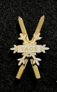 TAOS Skiing Ski Pin Badge NEW MEXICO Resort Vintage Souvenir Travel Lapel - Picture 1 of 3