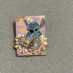 Disney 2003 Stitch Reading To Ducklings Pin - Bild 1 von 2