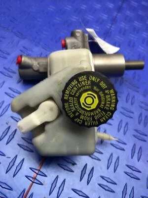 Mercedes CLS550 C218 2012-2014 cilindro maestro de freno con depósito 2044300002 Foto 1 de 4