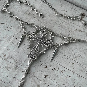 Collar Cruz Gótica Unisex Acero Inoxidable Sin Deslustre Resistente al Agua - Imagen 1 de 7
