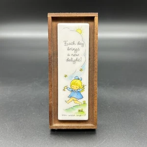 Vtg Hallmark Little Gallery Plaque Joan Walsh Anglund Each Day Brings Blessings - Picture 1 of 6