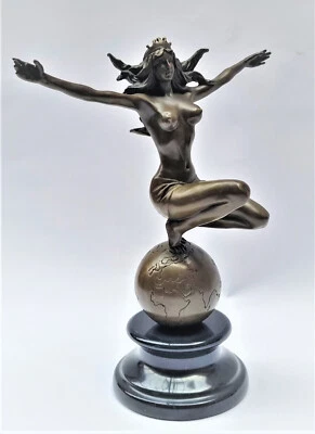 Sculpture en Bronze Femme Sur Globe Terrestre Style Ancien Bronze Massif - Photo 1/4