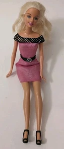 Vintage 1999 Mattel rosa Kleid schwarze Schnalle Gürtel Mode Barbie Puppe - Bild 1 von 6