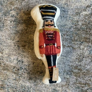 West Elm Nussknacker Überwurf Kissen Weihnachtsdekoration Feiertage 17" mehrfarbig Neu mit Etikett - Bild 1 von 13