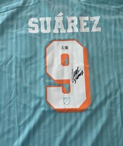 LUIS SUAREZ SIGNIERT INTER MIAMI TRIKOT MIAMI VICE EDITION BAS BECKETT - Bild 1 von 4