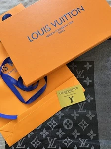 Louis Vuitton Shawl Scarf GENUINE 140cm x 140cm - Picture 1 of 3