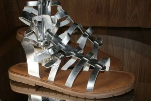 KIDPIK Silver strappy Style Sandals Shoes w/Straps Girls Size 5, EU36.5 EUC ! - Photo 1/12