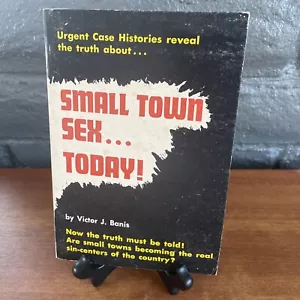 Small Town Sex . . . Today! by Victor J Banis 1960s Lurid Paperback - Picture 1 of 7