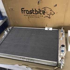 Radiador de aluminio Frostbite FB185, 2 filas, carrocería Camaro/Firebird G 1998-99 - Imagen 1 de 20