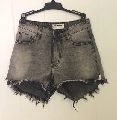 Pantalones cortos de jean Bonita de cintura alta de una cucharadita Foto 1 de 4