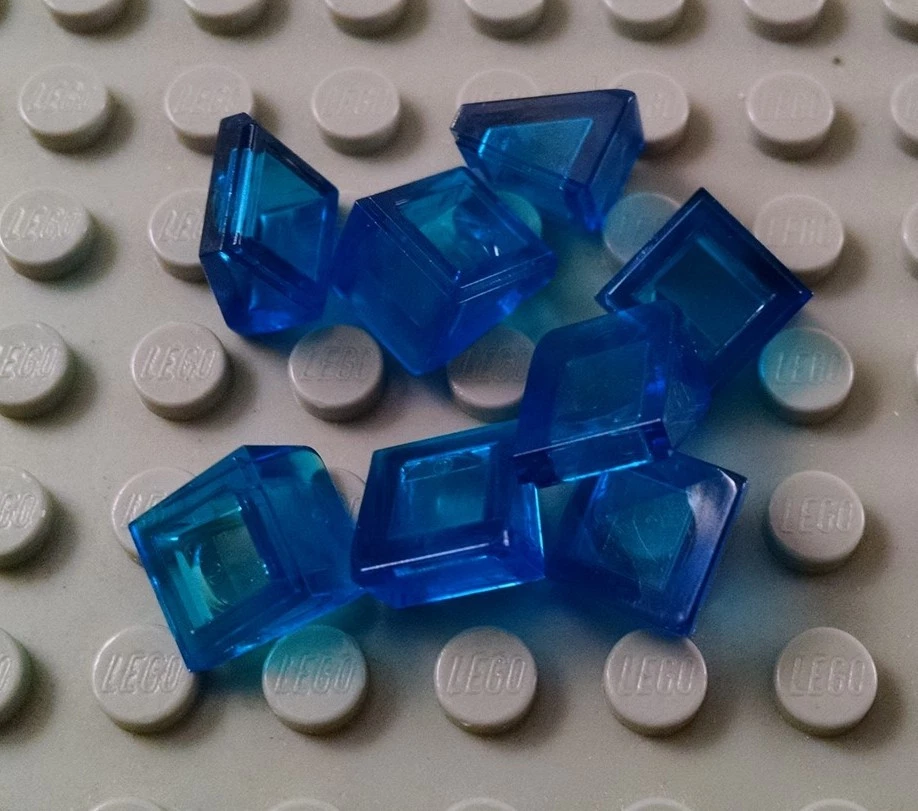 LEGO Lote de 8 Piezas Translúcidas Azul Oscuro 1x1x2/3 Mini Creator Techo Pendiente Foto 1 de 1