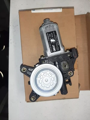 96541799 MOTORINO ALZA VETRO POSTERIORE SINISTRO GM per CHEVROLET DAEWOO KALOS - Immagine 1 di 3