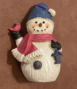 Weihnachten Schneemann mit blauer Mütze, hält Kardinal & Vogelhaus Weihnachtsfigur - Bild 1 von 3