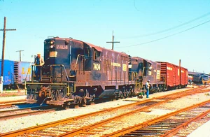 DUPLICATE EKTACHROME SLIDE PENN CENTRAL GP-9 #7404 LOUISVILLE, KY MAY 10, 1975 - Picture 1 of 1