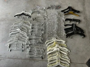 Lot Of 116 PLASTIC HANGERS Vintage HEAVY WEIGHT CHROME HOOK With Metal Ones - Picture 1 of 6
